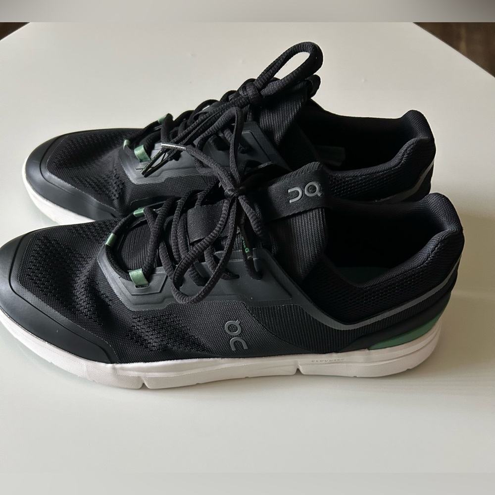 On Cloud Running The Roger Spin tennis shoes
